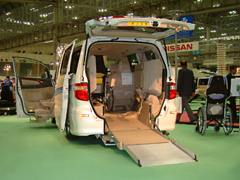 ALPHARD: Wheelchair-Customized Vehicle (Ramp Type) + The Fully-Automatic Passenger Seat Lift Fitted Vehicle(Link Type)
