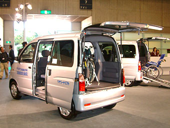 ATRAI Wagon with Rear Seat Lift